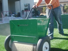 Ручной разбрасыватель песка 24D