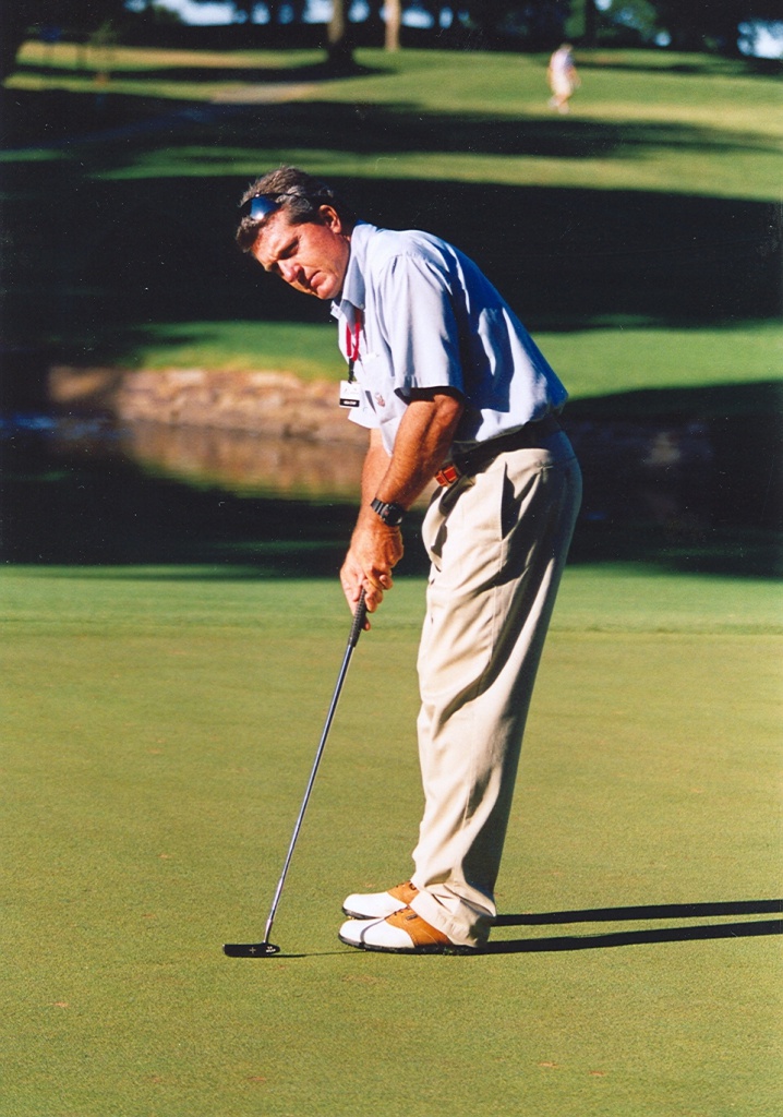 tim-moraghan-putting-photo.JPG